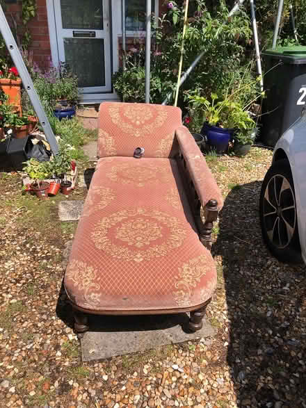 Photo of free Old chaise lounge needs tlc (Alverstoke) #1