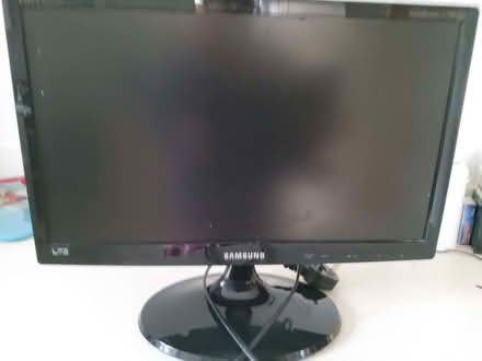 Photo of free Samsung 19' monitor (Upton CH2) #2