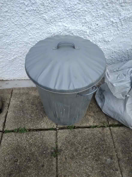 Photo of free Traditional dustbin (Surbiton KT1) #2