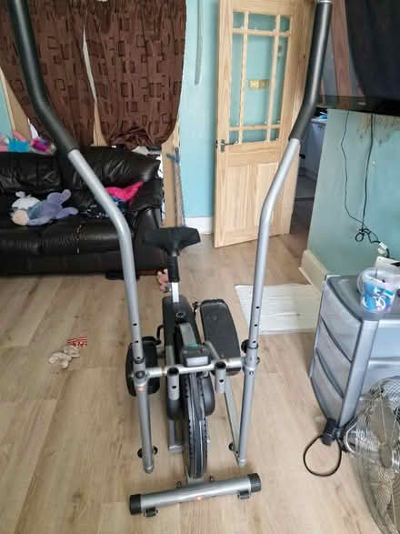 Photo of free 2 in 1 Cross Trainer / Bike (Luton LU2) #3