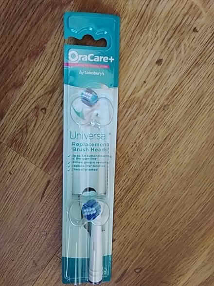 Photo of free 1 x oral b brush head (N17 turnpike lane) #1