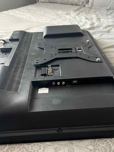 Photo of free Decent bedside cabinet, and tv (Slade green erith kent) #2