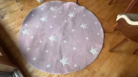 Photo of free Pink rug for kids (EC2Y 8DE) #1