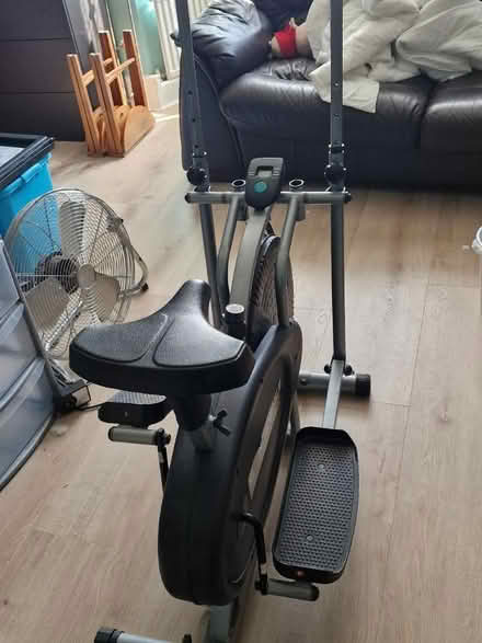 Photo of free 2 in 1 Cross Trainer / Bike (Luton LU2) #1