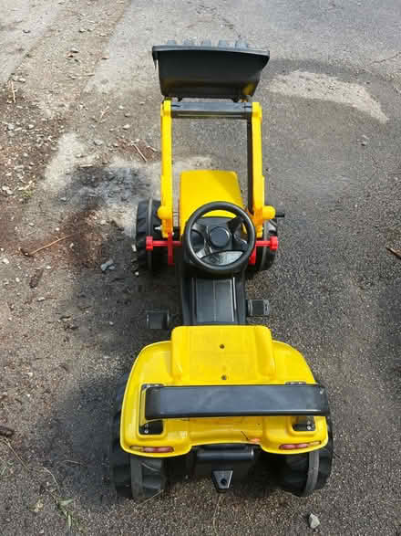 Photo of free Ride on tractor (Great shelford CB22) #1