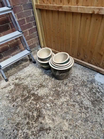 Photo of free Assorted plant pots (Luton LU2) #1