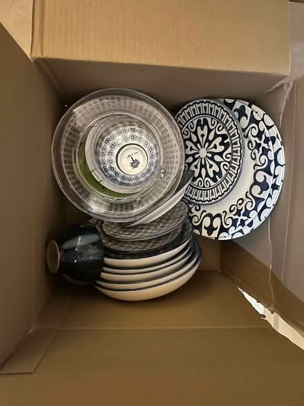 Photo of free Box of assorted crockery (Harrow on the Hill HA1) #4