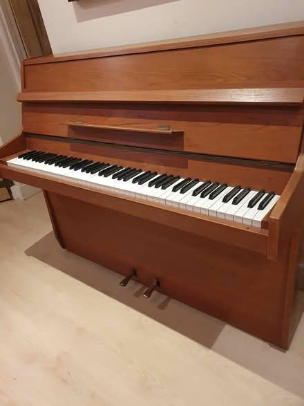 Photo of free Slimline piano (GU4) #1