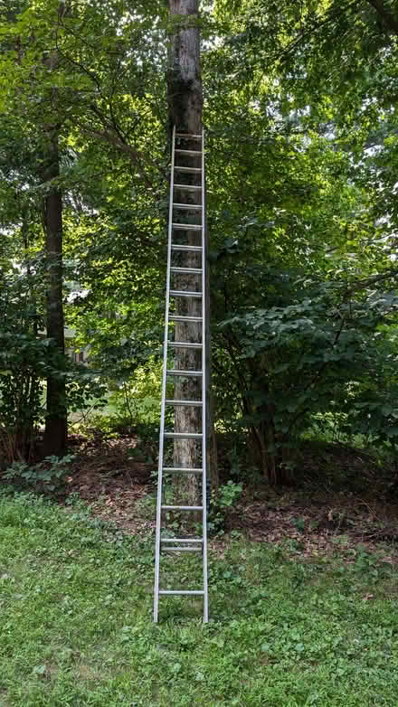 Photo of free 18-35 ft aluminum extension ladder (Pleasantville) #1