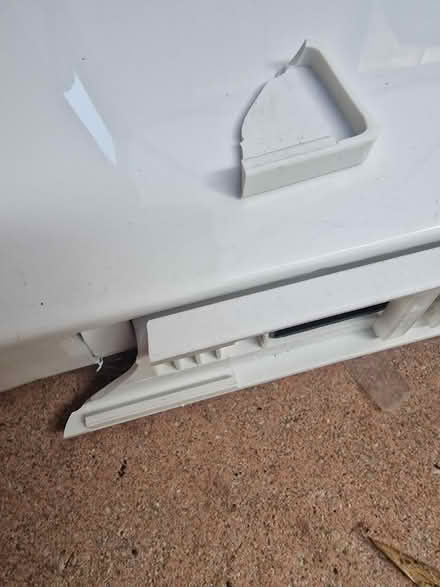 Photo of free New toilet seat - broken corner (Luton LU2) #3