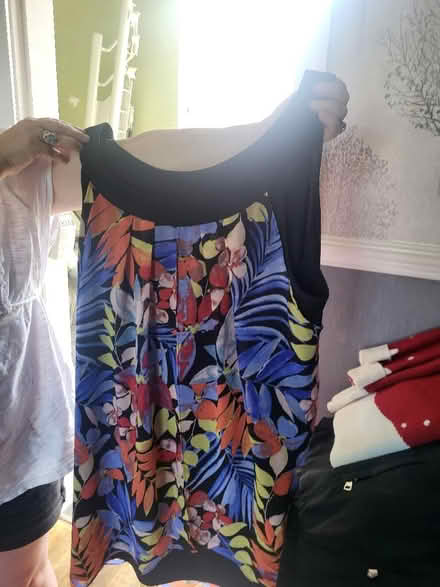 Photo of free Womens clothes (Wf3 3pz) #2