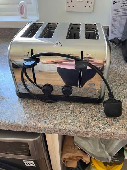 Photo of free Russel Hobbs toaster (Mandeville DT4) #1