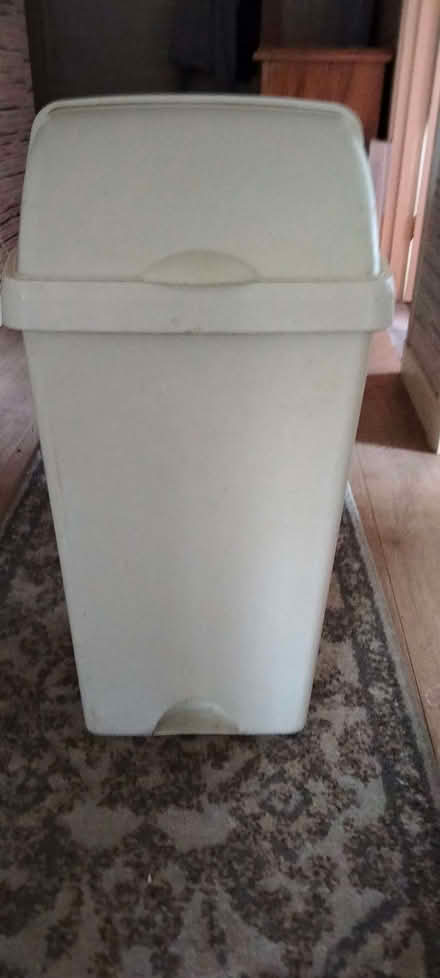 Photo of free Kitchen bin (Stretford M32) #1