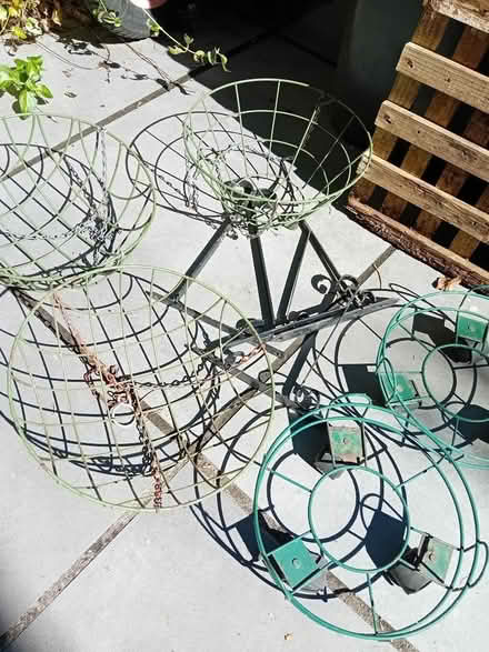 Photo of free Pot stands, hanging baskets (Dunchurch CV22) #2