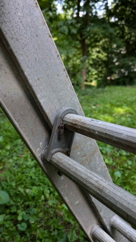 Photo of free 18-35 ft aluminum extension ladder (Pleasantville) #4
