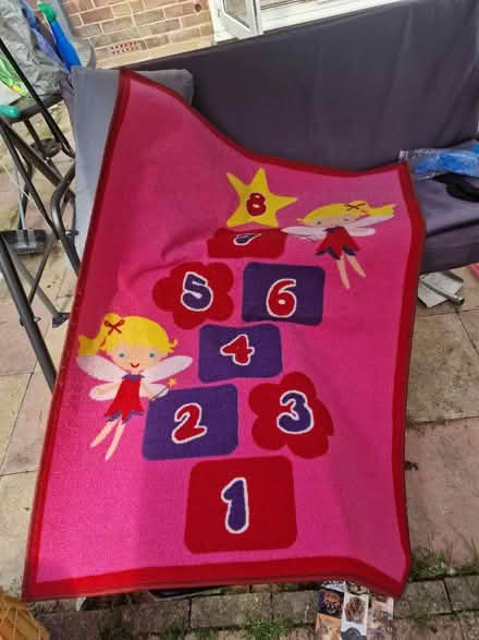 Photo of free Kids Rug 100 x 133 (Luton LU2) #1