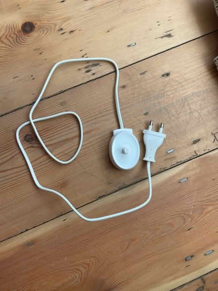 Photo of free Oral B electric toothbrush charger (E9) #1