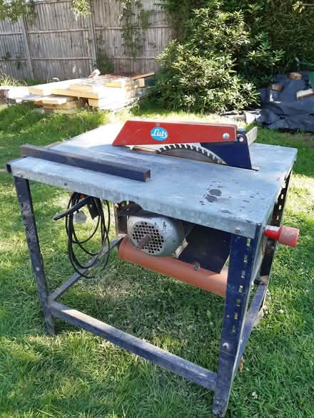 Photo of free Lutz saw bench (Fishbourne PO19) #1