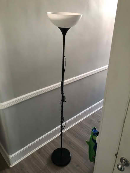Photo of free Floor Lamp in perfect condition (Balham SW12) #1