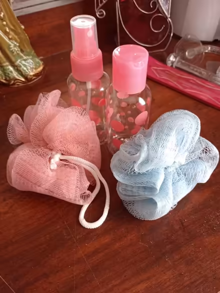 Photo of free Bath accessories (Ringoes) #1