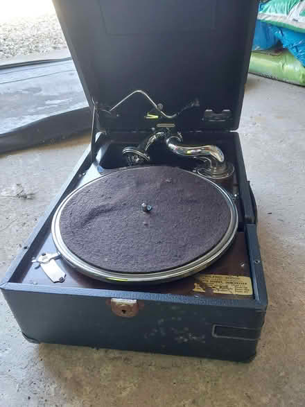 Photo of free 78s and Record Player (Benniworth LN8) #1