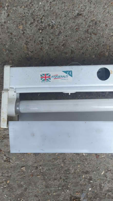 Photo of free Fluorescent light (Henley-on-Thames RG9) #2