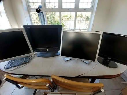 Photo of free Computer PC monitors (Aston Clinton HP22) #1