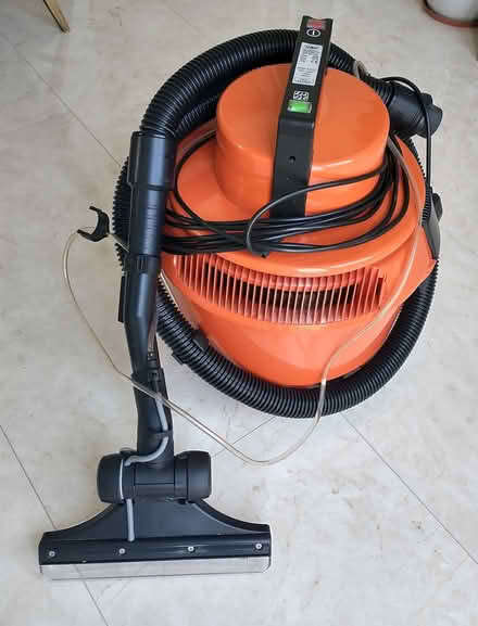 Photo of free Vax carpet cleaner (South Ascot) #1
