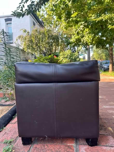 Photo of free Storage ottoman (200th block off 13Th St SE) #1