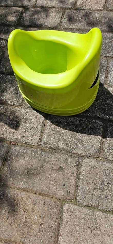 Photo of free Toddlers toilet seat and potties (Chapel End E4) #2