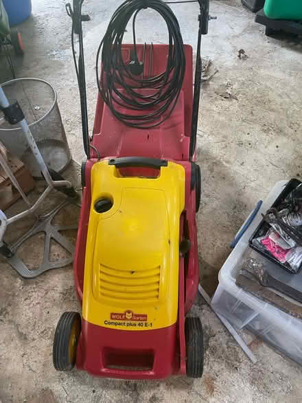 Photo of free Electric lawnmower needing service (IG10 high beech) #1