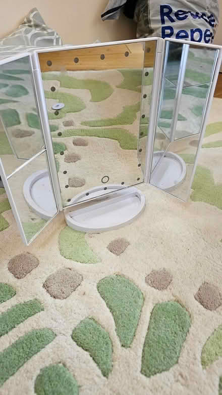 Photo of free Small mirror (IG1) #2