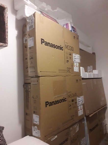 Photo of free 16 32" tv (Lewisham) #1