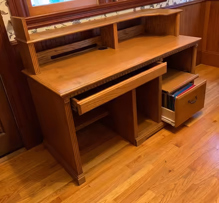 Photo of free Office/computer desk (Willow Glen) #1