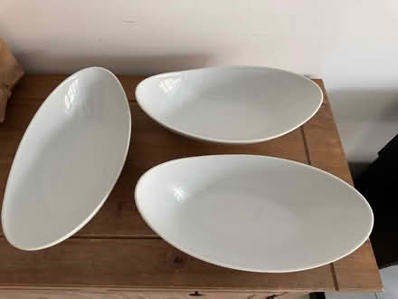 Photo of free set of 3 oval white ceramic bowls (MK11 Fairfields) #1