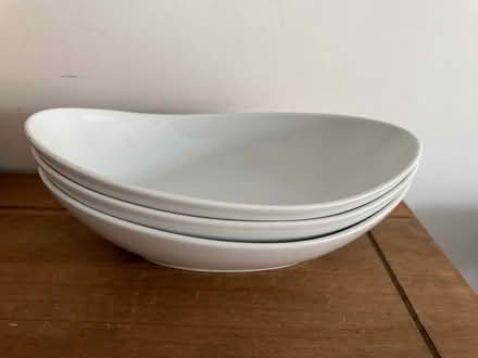 Photo of free set of 3 oval white ceramic bowls (MK11 Fairfields) #2