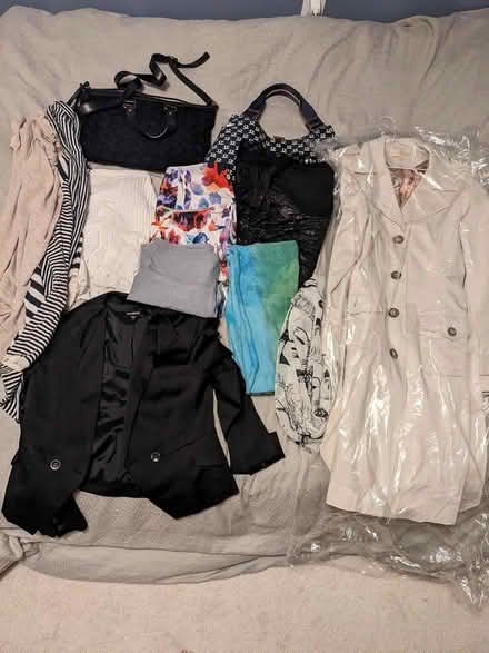 Photo of free women's clothes and purses (Don Mills and Steeles) #1