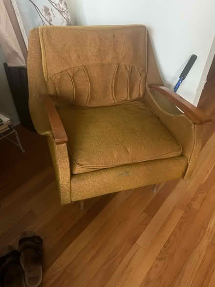 Photo of free Mid century modern chair (Portage park) #1