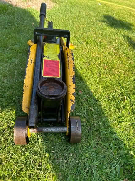 Photo of free 2 ton Jack (Tn2) #2