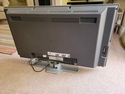 Photo of free Flat screen tv (Le24fg) #3