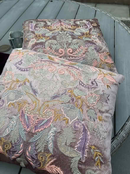 Photo of free Pink velvet cushions (SK4) #1