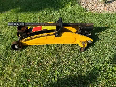 Photo of free 2 ton Jack (Tn2) #1
