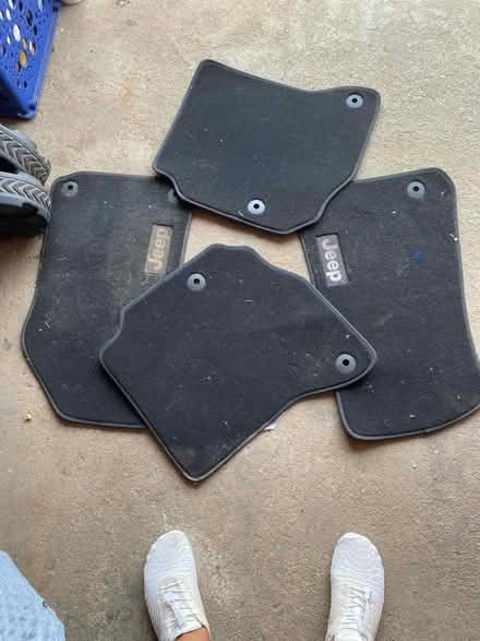 Photo of free Jeep carpet floor mats (Lindenhurst south of Hoffman) #1
