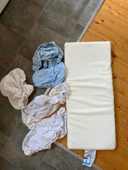 Photo of free Washable crib mattress + sheets (Woodseats S8) #1