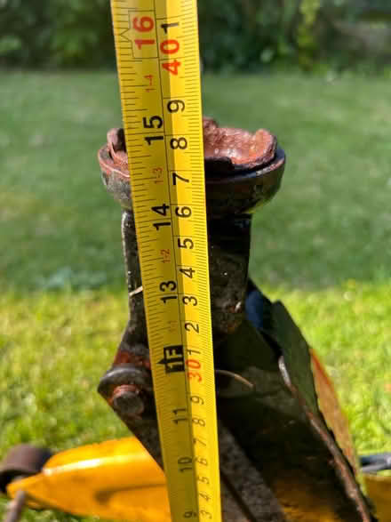 Photo of free 2 ton Jack (Tn2) #3