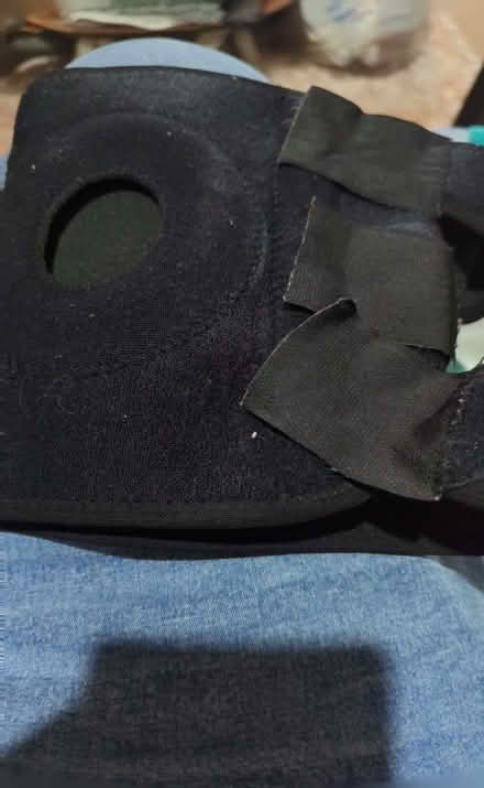 Photo of free knee strap (Fleetwood FY7) #1