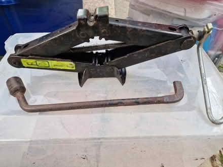 Photo of free Tyre wrench and jack (Luton LU2) #2