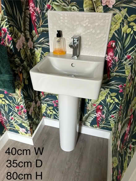Photo of free Hand Basin and Pedestal (Reabrook Estate SY2) #1