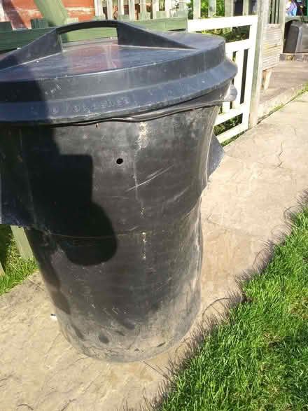 Photo of free Basic rubbish bin. Black. Used but ok (Hawbush DY5) #3