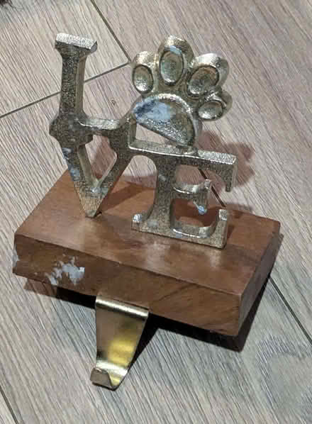 Photo of free shelf ornament (Fleetwood FY7) #1